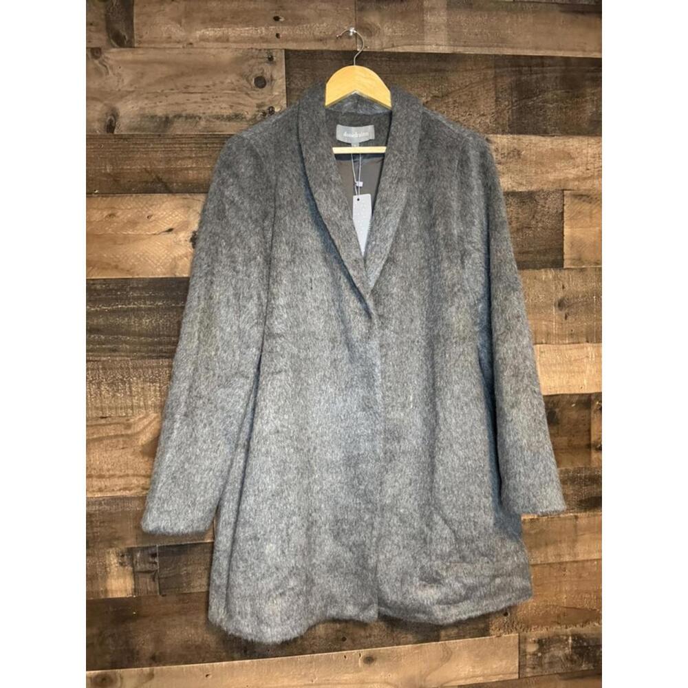 NWT Women's Jacket (danielrainn) (Size M)